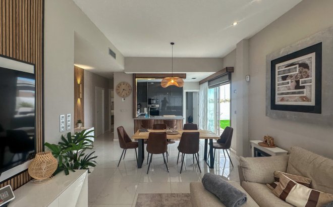 Resale - Villa -
Orihuela Costa - Costa Blanca