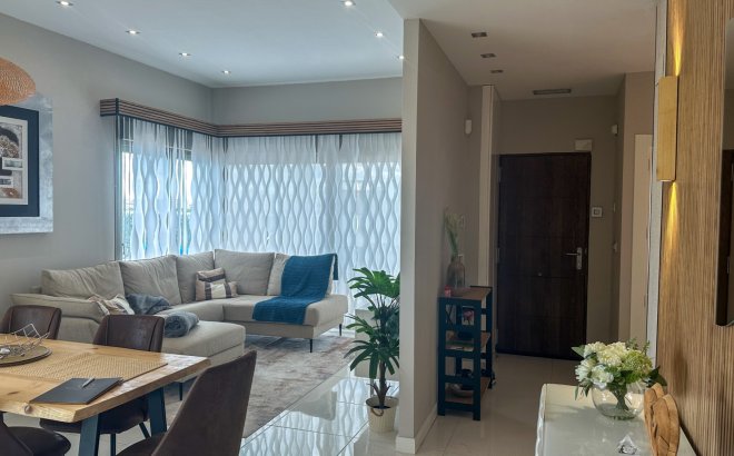 Resale - Villa -
Orihuela Costa - Costa Blanca
