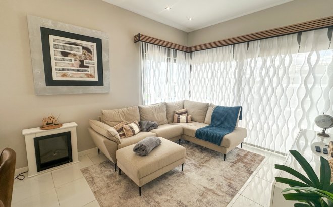 Resale - Villa -
Orihuela Costa - Costa Blanca
