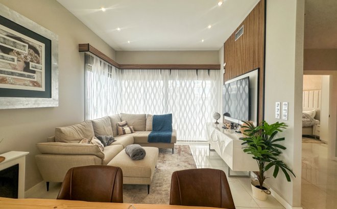 Resale - Villa -
Orihuela Costa - Costa Blanca