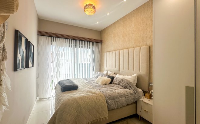 Resale - Villa -
Orihuela Costa - Costa Blanca