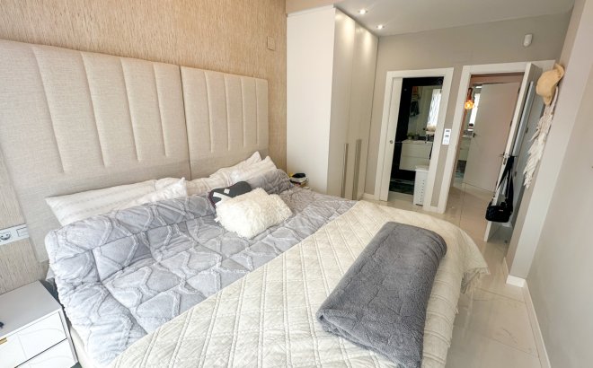 Resale - Villa -
Orihuela Costa - Costa Blanca
