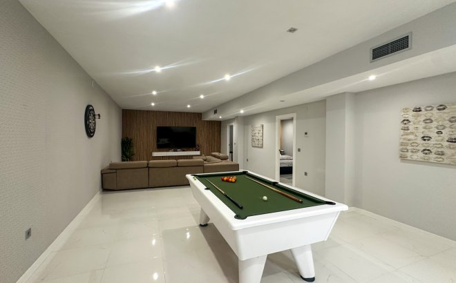 Resale - Villa -
Orihuela Costa - Costa Blanca