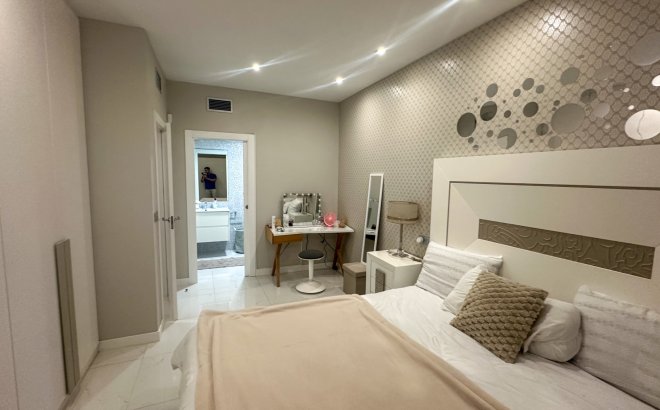 Resale - Villa -
Orihuela Costa - Costa Blanca