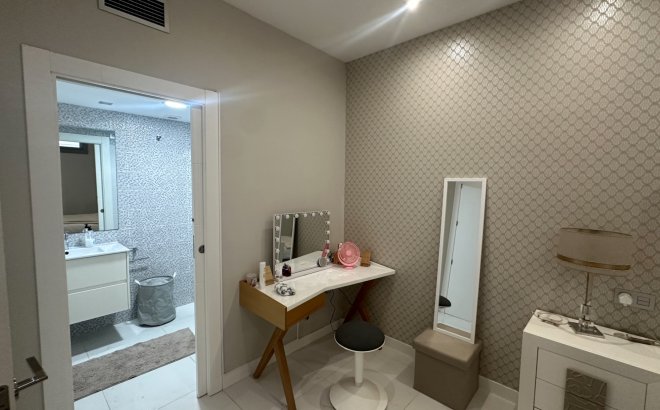 Resale - Villa -
Orihuela Costa - Costa Blanca