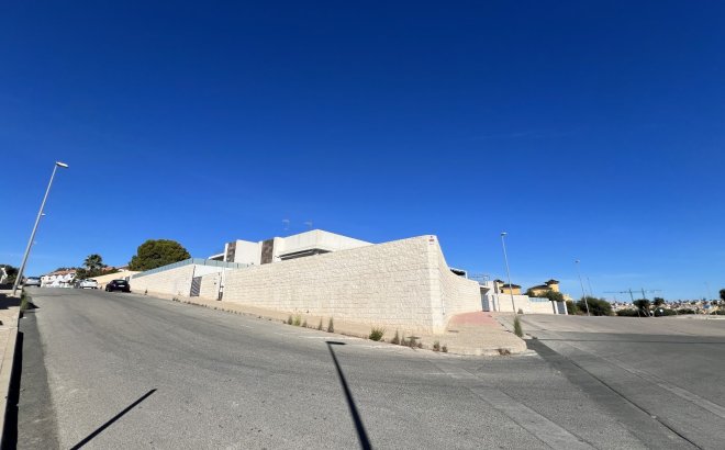 Resale - Villa -
Orihuela Costa - Costa Blanca