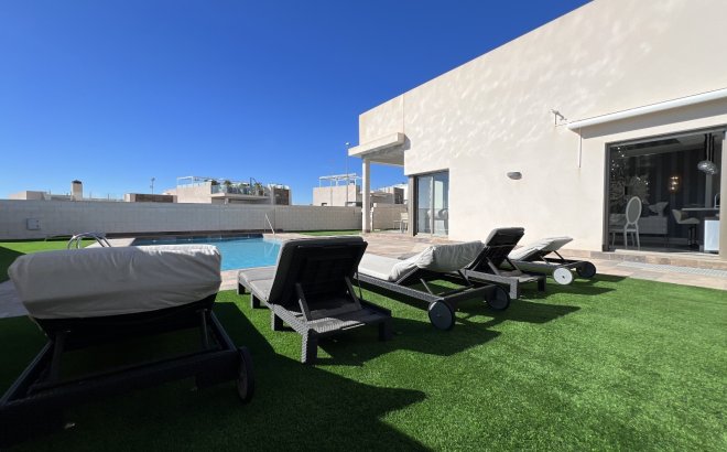 Resale - Villa -
Orihuela Costa - Costa Blanca