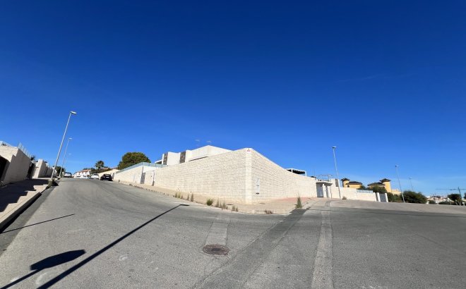 Resale - Villa -
Orihuela Costa - Costa Blanca