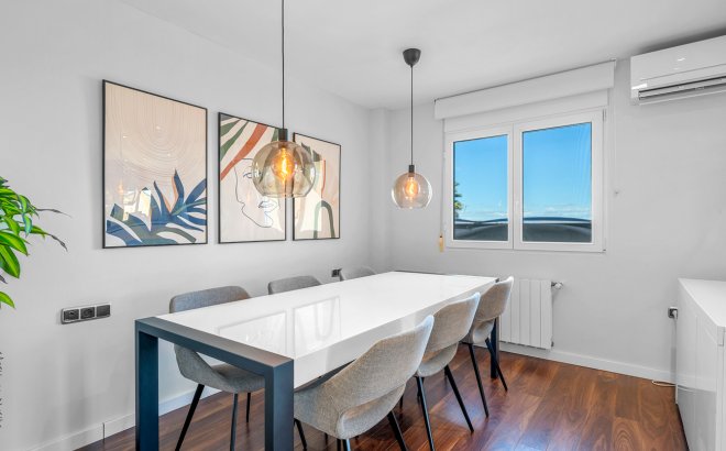 Resale - Villa -
Ciudad De Las Comunicaciones - Costa Blanca