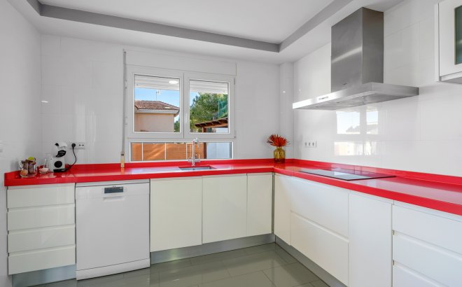 Resale - Villa -
Ciudad De Las Comunicaciones - Costa Blanca