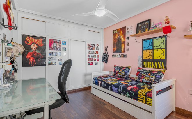 Resale - Villa -
Ciudad De Las Comunicaciones - Costa Blanca