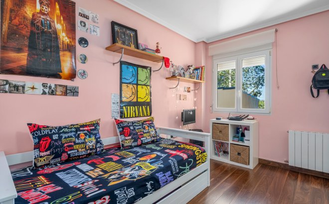 Resale - Villa -
Ciudad De Las Comunicaciones - Costa Blanca