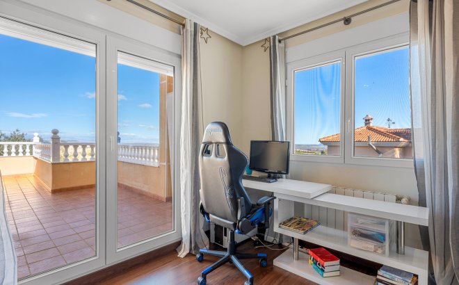 Resale - Villa -
Ciudad De Las Comunicaciones - Costa Blanca