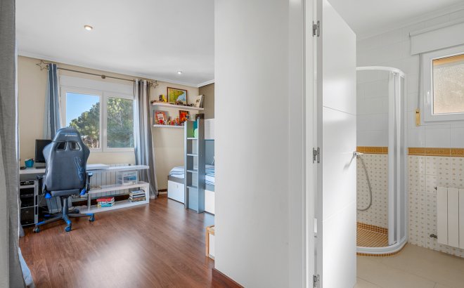 Resale - Villa -
Ciudad De Las Comunicaciones - Costa Blanca