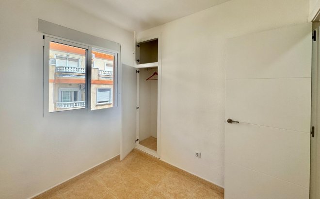 Resale - Apartment -
Torrevieja - Centro
