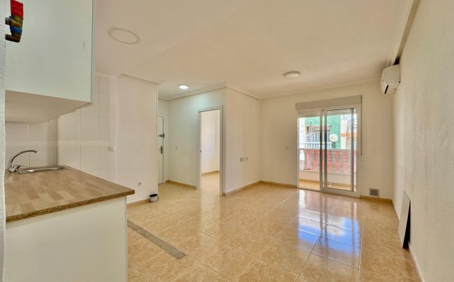 Resale - Apartment -
Torrevieja - Centro