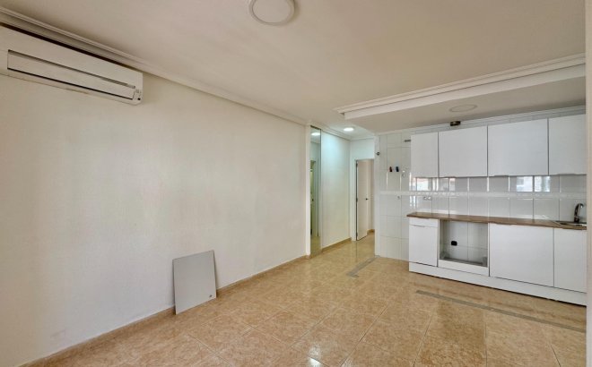 Resale - Apartment -
Torrevieja - Centro