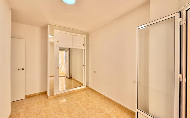 Resale - Apartment -
Torrevieja - Centro