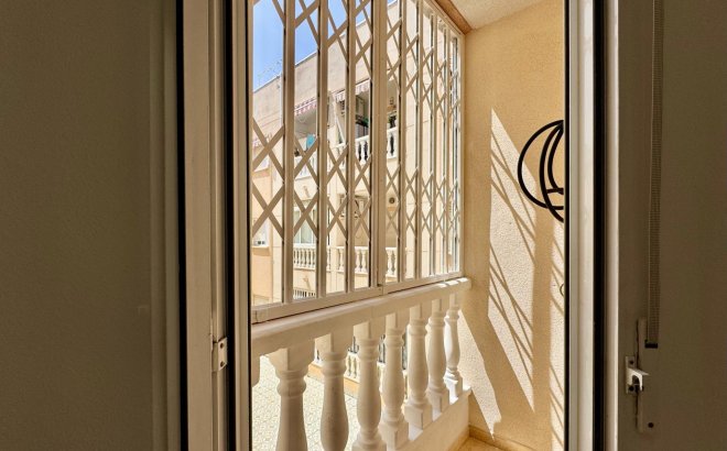 Resale - Apartment -
Torrevieja - Centro