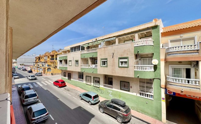 Resale - Apartment -
Torrevieja - Centro