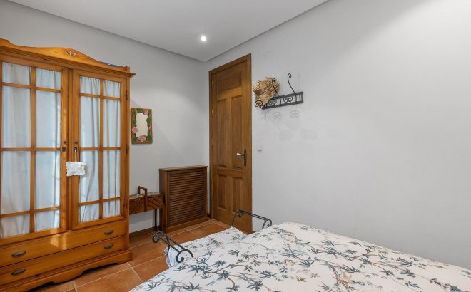 Resale - Villa -
Torrevieja - La Veleta