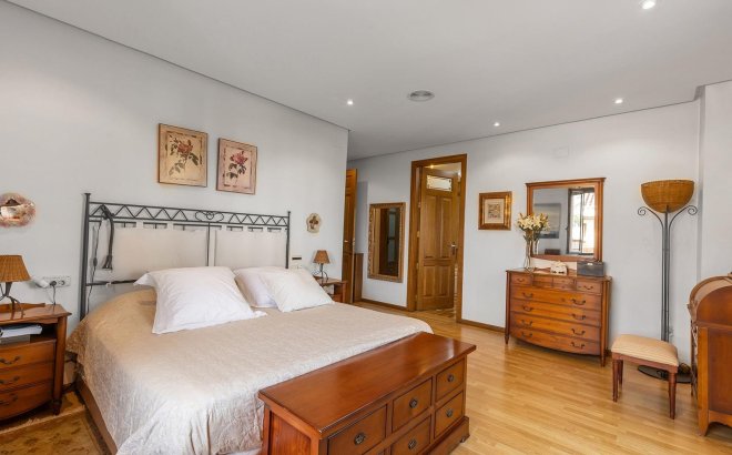 Resale - Villa -
Torrevieja - La Veleta