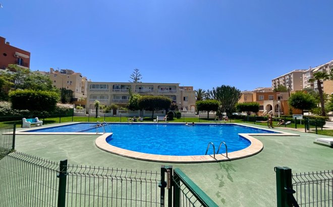 Resale - Bungalow -
Torrevieja - Torreblanca