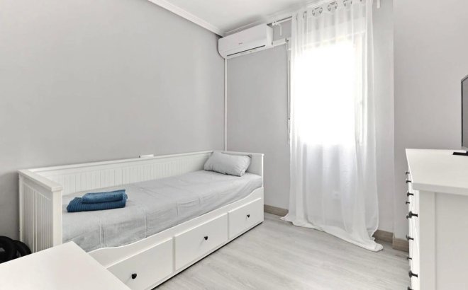 Resale - Apartment -
Torrevieja - Centro