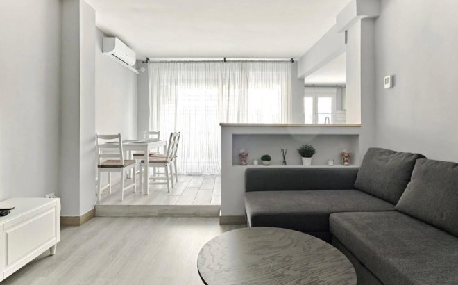 Resale - Apartment -
Torrevieja - Centro