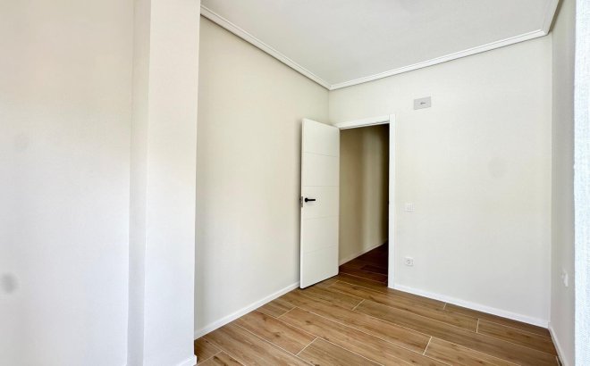 Resale - Apartment -
Torrevieja - Centro