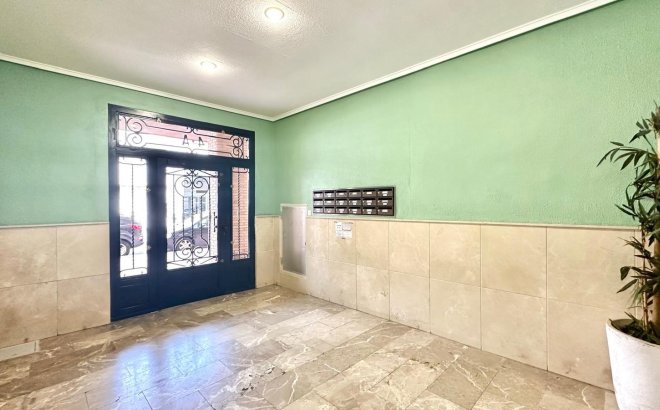 Resale - Apartment -
Torrevieja - Centro