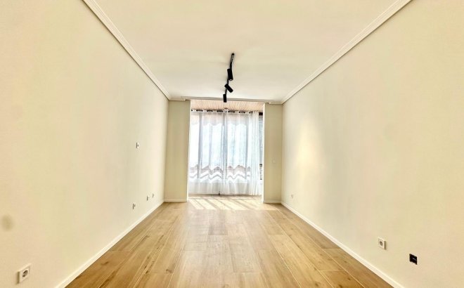 Resale - Apartment -
Torrevieja - Centro