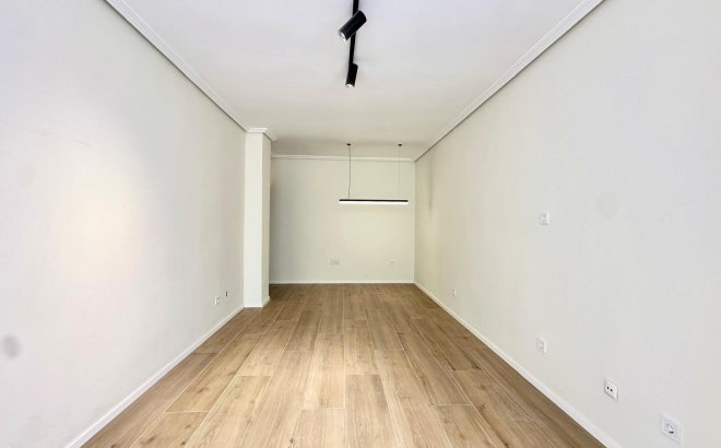 Resale - Apartment -
Torrevieja - Centro