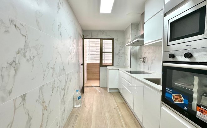 Resale - Apartment -
Torrevieja - Centro
