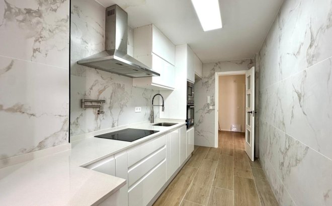 Resale - Apartment -
Torrevieja - Centro
