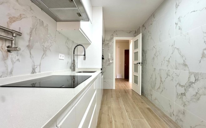 Resale - Apartment -
Torrevieja - Centro