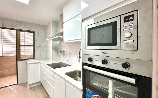 Resale - Apartment -
Torrevieja - Centro