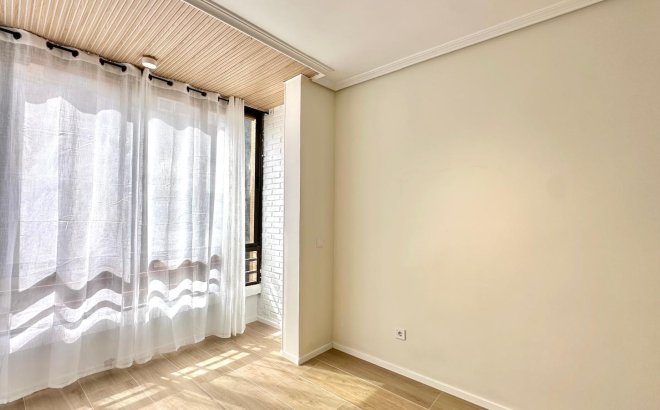 Resale - Apartment -
Torrevieja - Centro