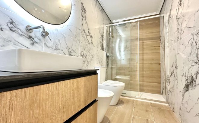 Resale - Apartment -
Torrevieja - Centro