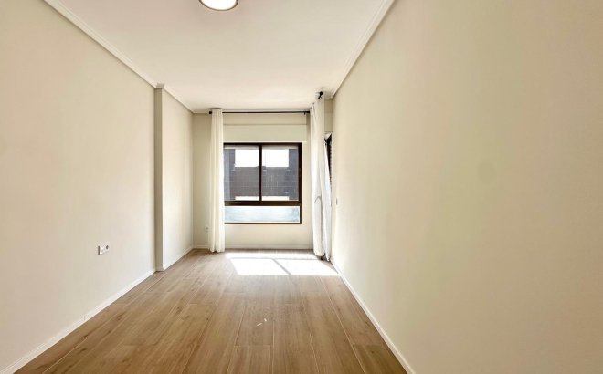 Resale - Apartment -
Torrevieja - Centro