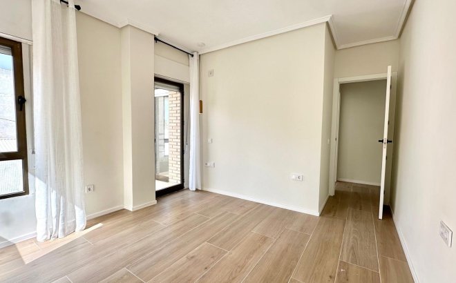 Resale - Apartment -
Torrevieja - Centro