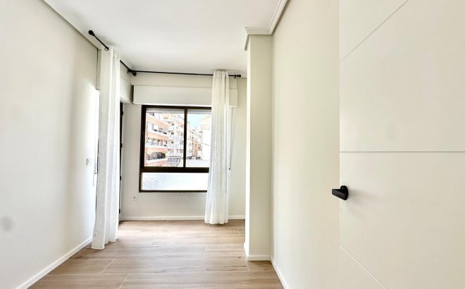 Resale - Apartment -
Torrevieja - Centro