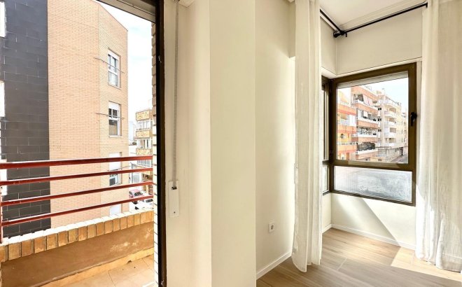 Resale - Apartment -
Torrevieja - Centro
