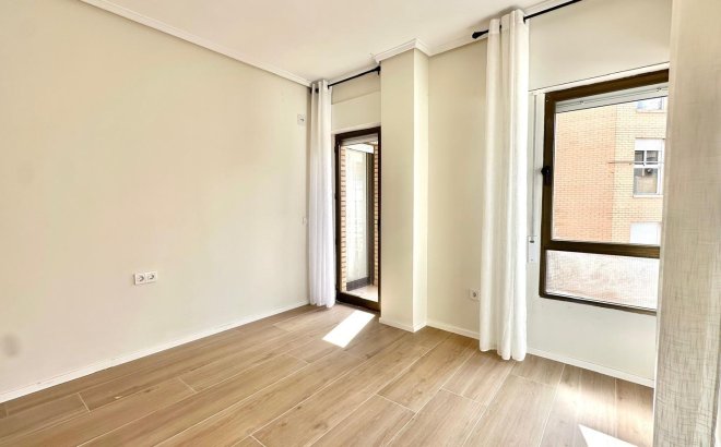 Resale - Apartment -
Torrevieja - Centro