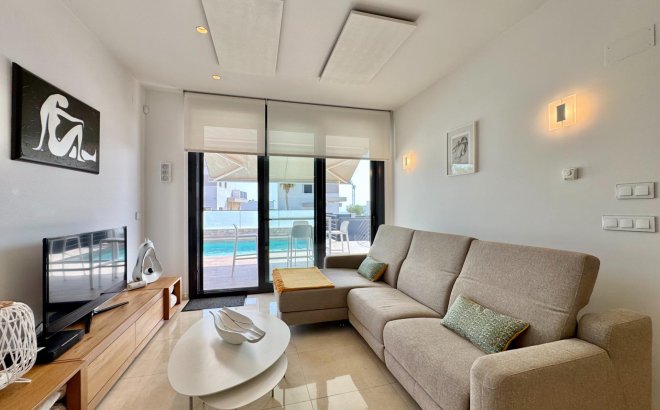 Resale - Villa -
San Miguel de Salinas - Bellavista