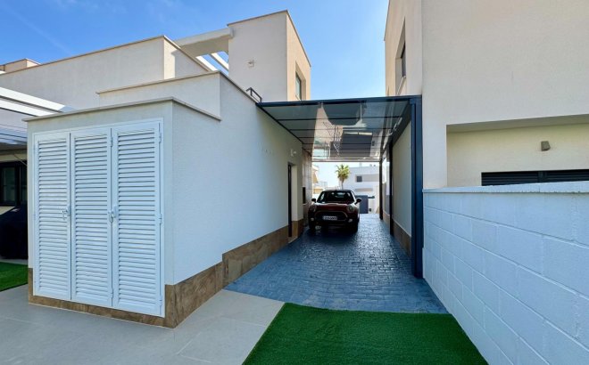 Resale - Villa -
San Miguel de Salinas - Bellavista