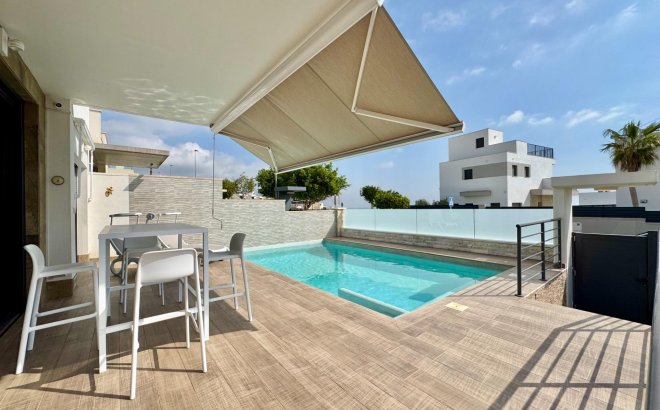 Resale - Villa -
San Miguel de Salinas - Bellavista