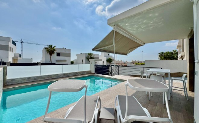 Resale - Villa -
San Miguel de Salinas - Bellavista