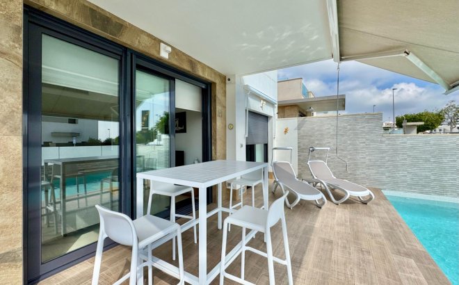Resale - Villa -
San Miguel de Salinas - Bellavista