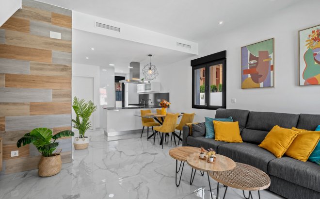 Resale - Villa -
Torrevieja - Costa Blanca